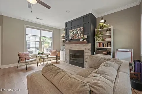 10816 Meriwether Ln — Photo 4