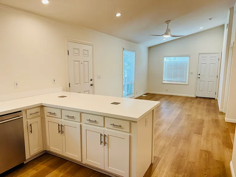 1045 East Ave — Photo 7