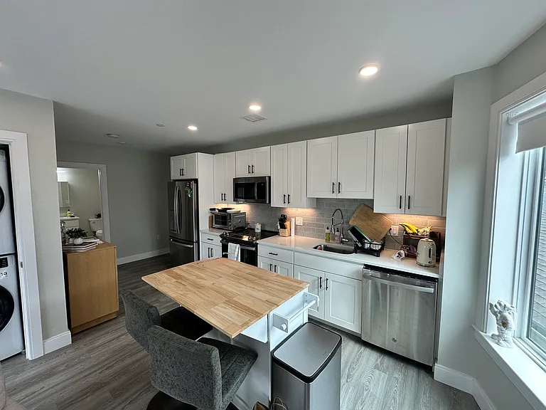 200-204 Old Colony Ave #401 — Photo 2