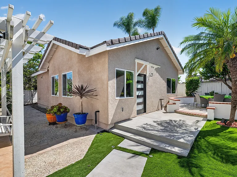 7827 Calle Jalisco — Photo 1
