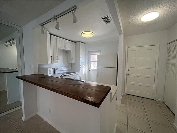 4th image of 5181 W Oakland Park Blvd #201