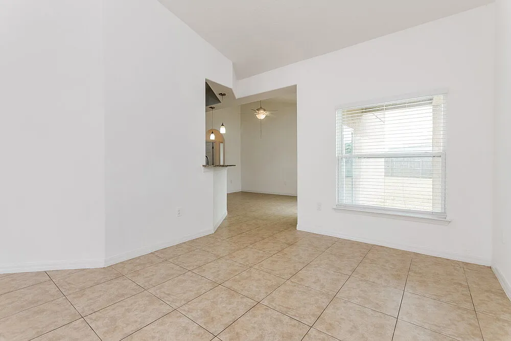 4 bed, 2.0 bath, 1748 sqft, $1,970 — Photo 4