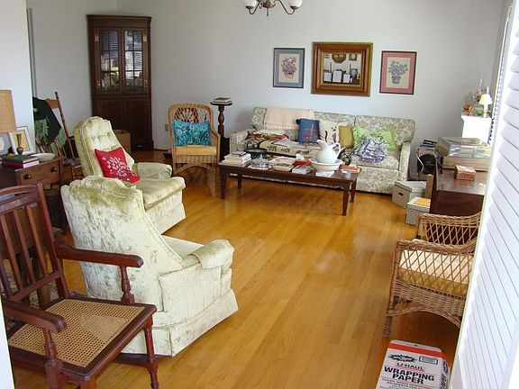 4th image of 660 Irvin St