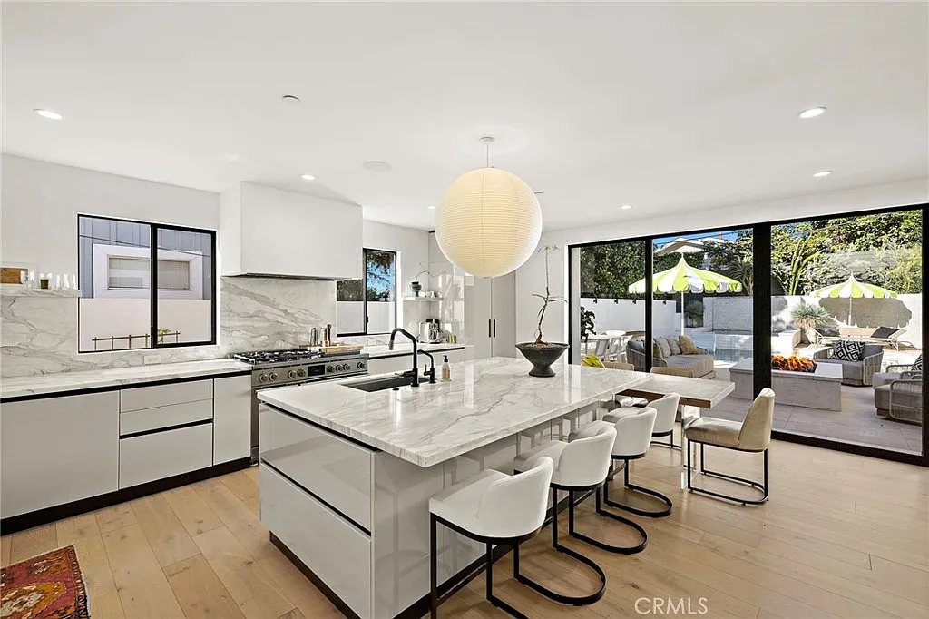 5 bed, 4.5 bath, 5445 sqft, $85,000 — Photo 4