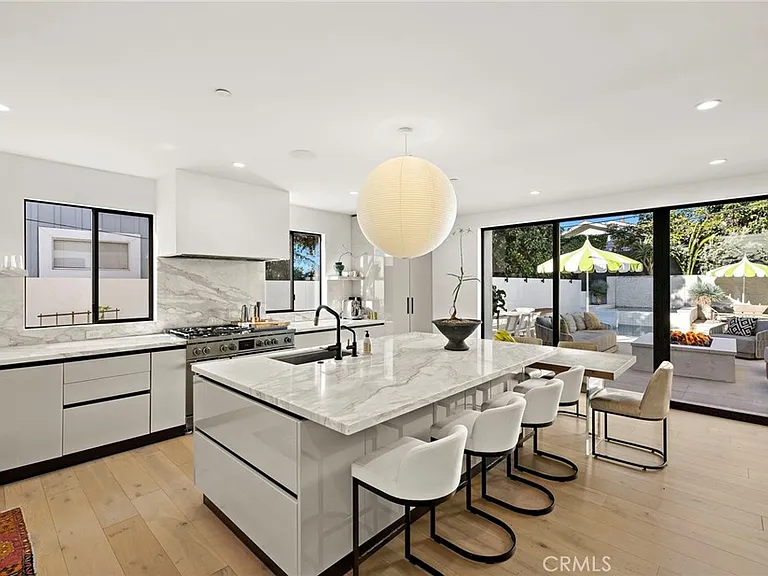 228 W Avenida Cordoba — Photo 4