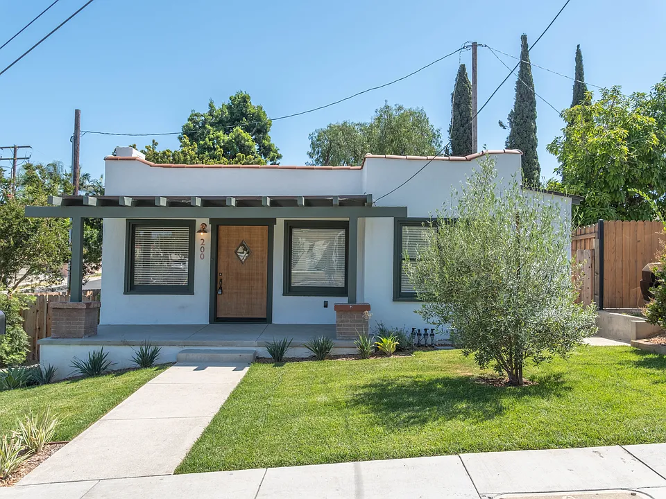 200 E Elm St