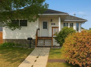 625 SW Lancaster Dr, Red Deer, AB T4R 3N8