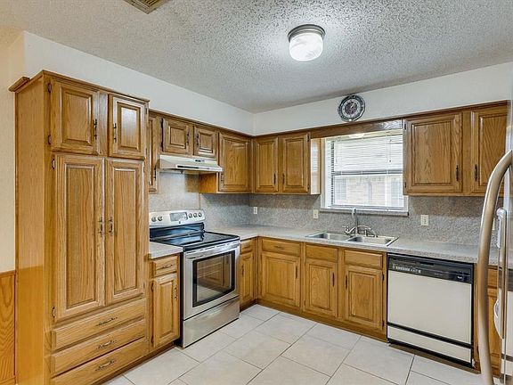3rd image of 17624 Medina Dr