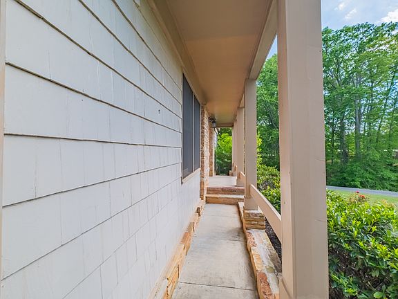 5th image of 107 Hillwood Ln