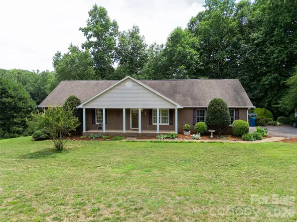 1724 Wellington Ave, Newton, NC 28658