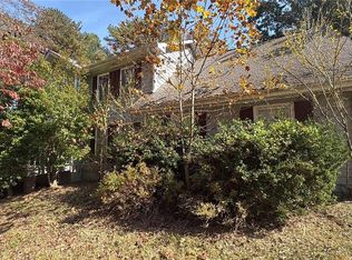 915 Riverside Rd, Sugar Hill, GA 30518