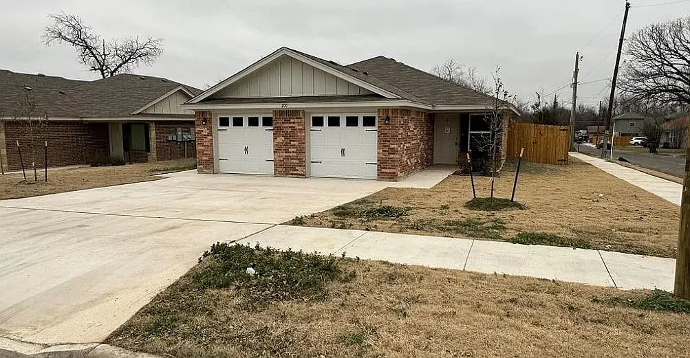 6 bed, 4.0 bath, 2420 sqft, $1,500 — Photo 2