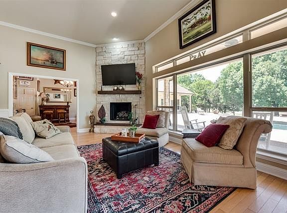 5th image of 309 Sunset Ln