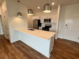 10817 S 197th St #101, Gretna, NE 68028