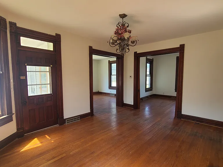 450 Main St — Photo 8