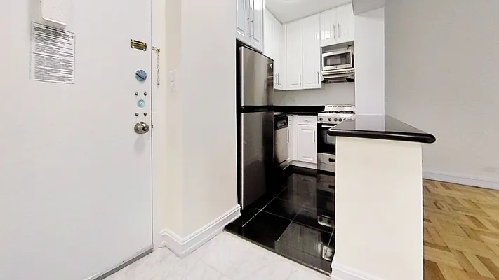 Rented by Bond New York | media 11