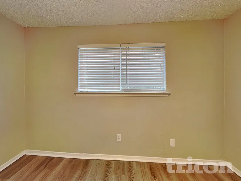1210 Green Hill Dr — Photo 11