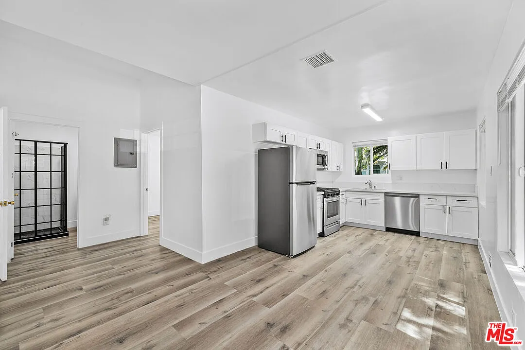 2 bed, 1.0 bath, $4,100 — Photo 1
