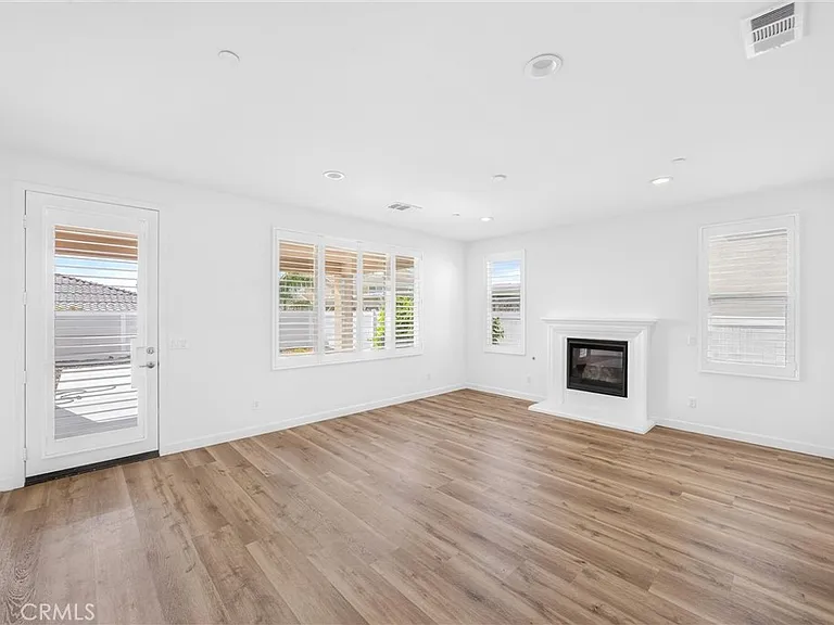 1617 Camden Ct — Photo 14
