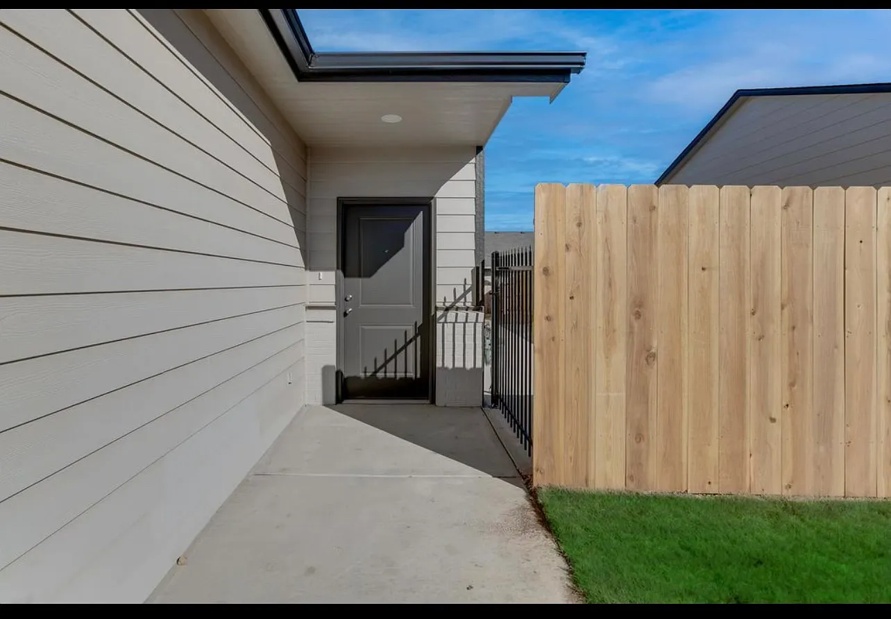 12107 W Shadow Lakes St — Photo 2