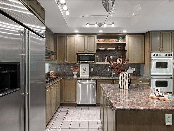 4th image of 3019 3rd St Unit 202