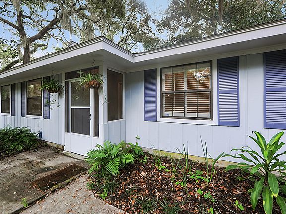 Entry with easy garden