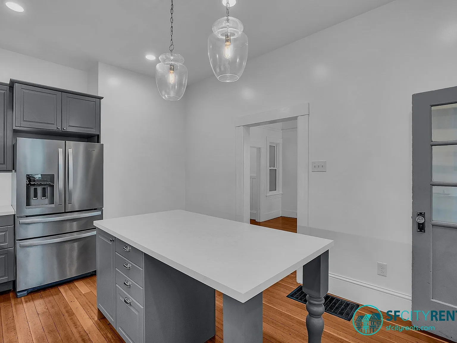 Potrero Hill: Sunny Flat with Twin Peaks Views, Remodeled Kitchen & In-Unit Laundry — Photo 4
