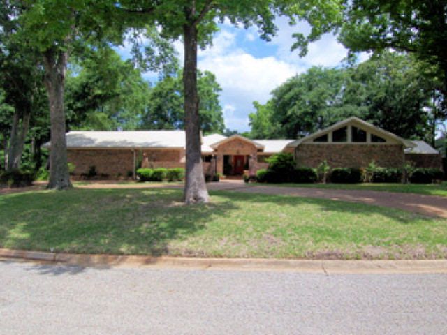 1st image of 909 David Dr