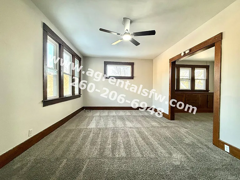 907 Lincoln Ave — Photo 2