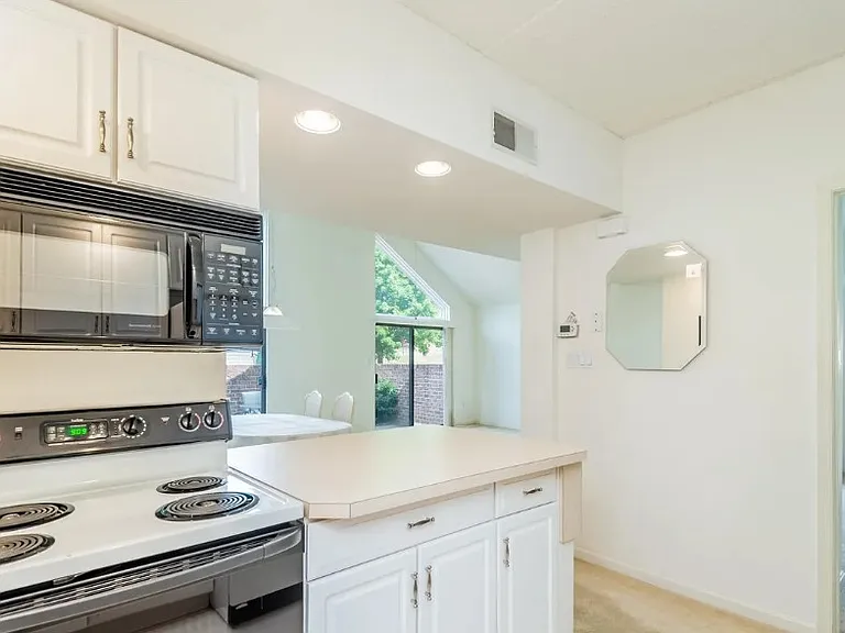 1016 Cherrington Dr — Photo 9