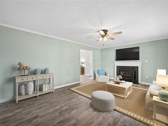 5th image of 108 Sullivan Ct