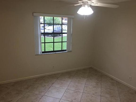 4th image of 4141 Oak Terrace Dr