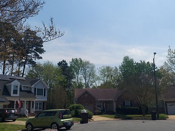 3rd image of 401 Dahoon Ct