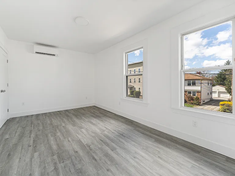 23 Aubrey St #2 — Photo 4