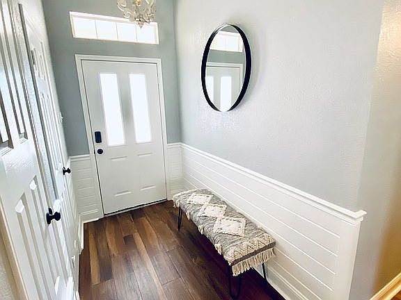5th image of 807 Dogwood St
