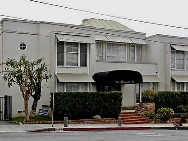 1006 N Doheny Dr #10 — Photo 2