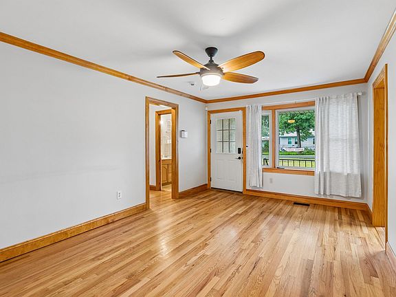 4th image of 2440 22nd St