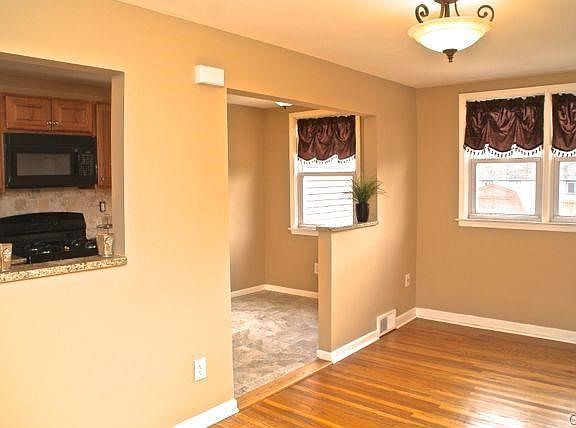 4th image of 2115 Baker Dr