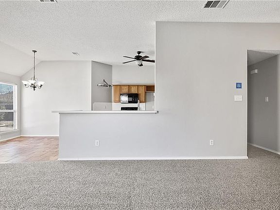 3rd image of 204 Larkspur Dr
