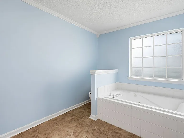 124 Hall St — Photo 18