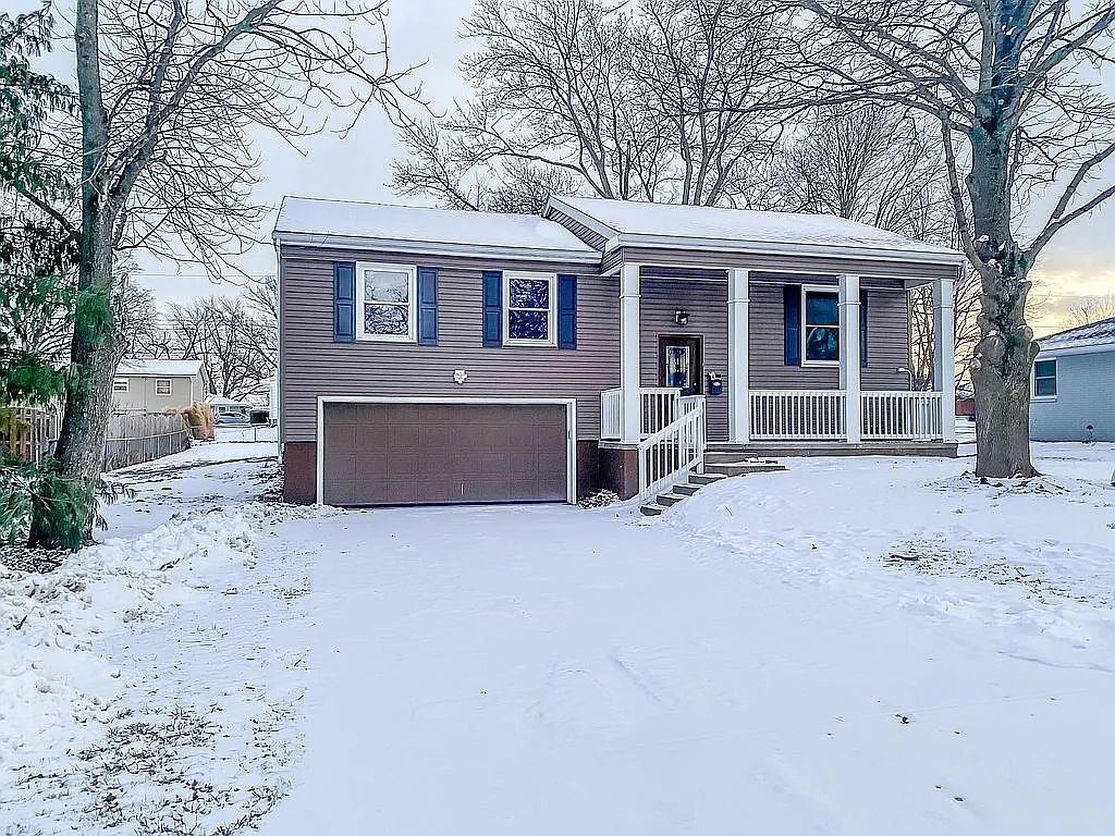 1020 E Madison St photo 1