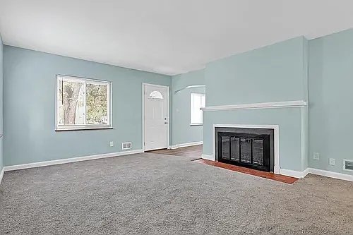 3 bed, 1.5 bath, 1300 sqft, $1,900 — Photo 4