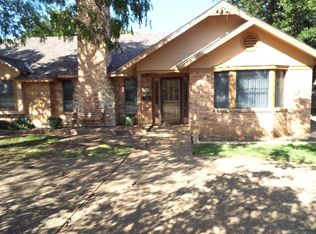 902 Jefferson St, Plainview, TX 79072