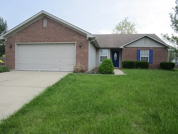 558 Bay Ct N