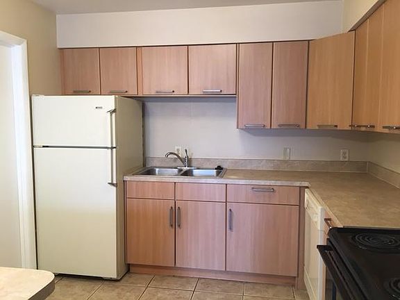 3rd image of 122 Jewel Dr