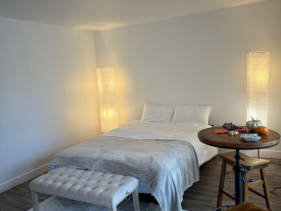 1st image of 1717 Woodland Ave APT 207