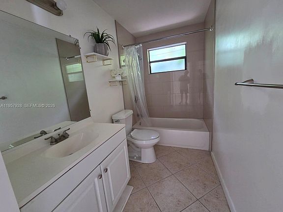 5th image of 814 Finley Ct