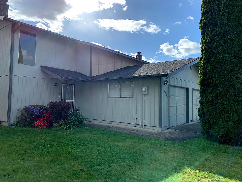 1st image of 1004 11th Ave NW