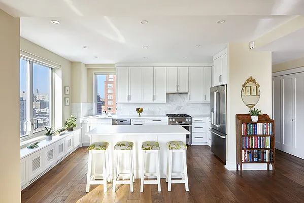 Sold by Warburg | media 19