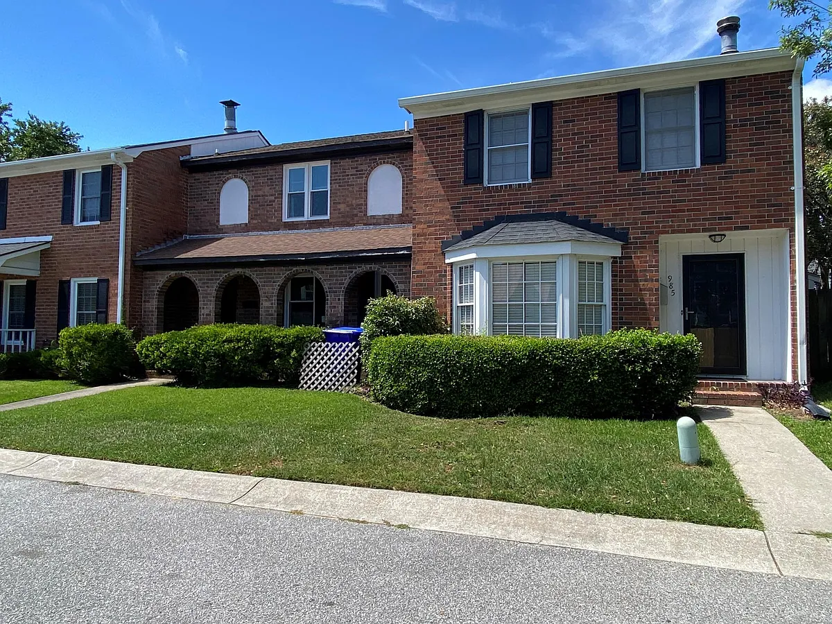 Building Photo - 985 Bay Tree Cir